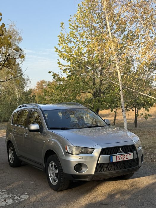 Mitsubishi Outlander 2011 ГОД 2.0 дизель полный привод