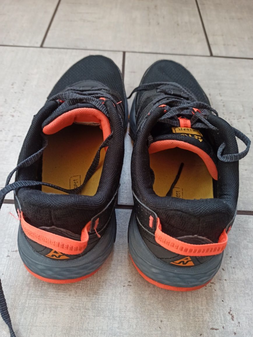 Buty do biegania (trailowe) New Balance MT410 - czarne