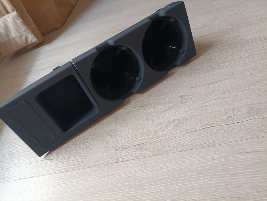 Подстаканник с монетницей BMW E46