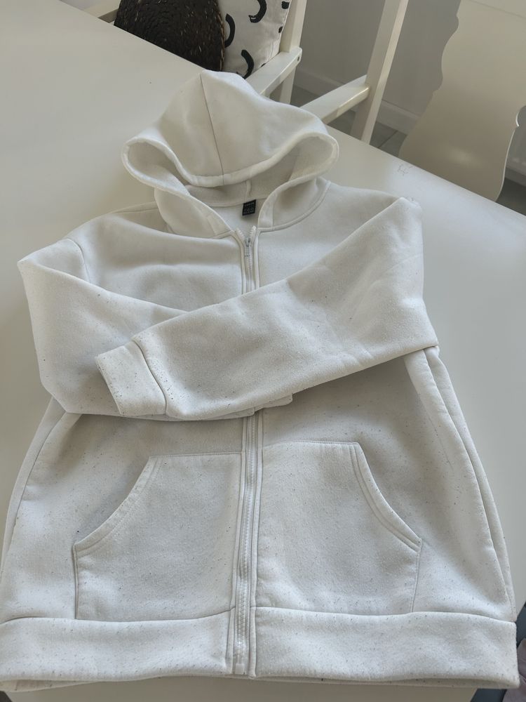 Bluza rozpinana r 40/42 biala z kapoca