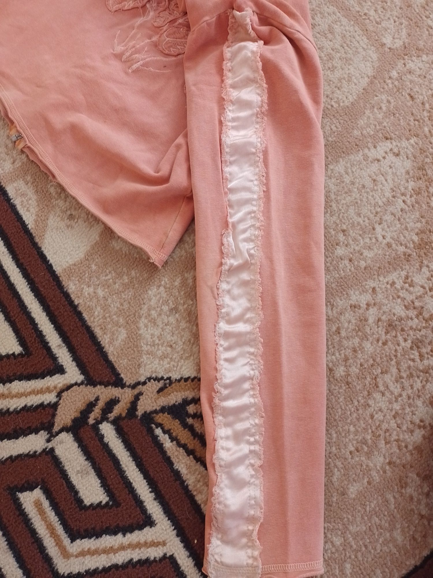 Bluza z naszywanymi kwiatami Vila M