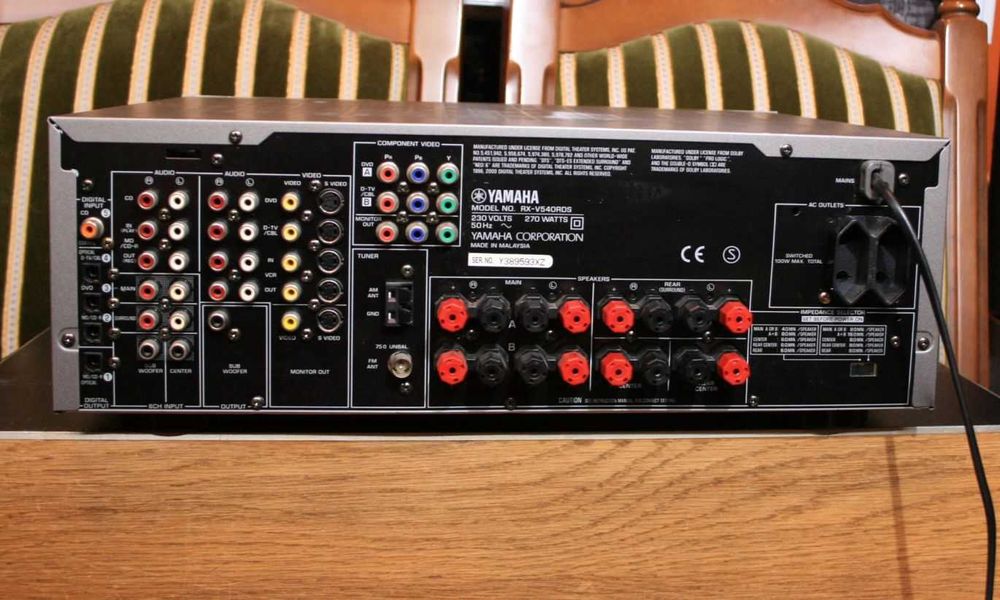 Amplituner Yamaha RX-V540 z pilotem mocny i sprawny