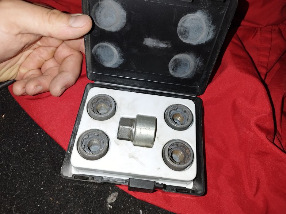 Nakrętki zabezpieczające opel Insignia A