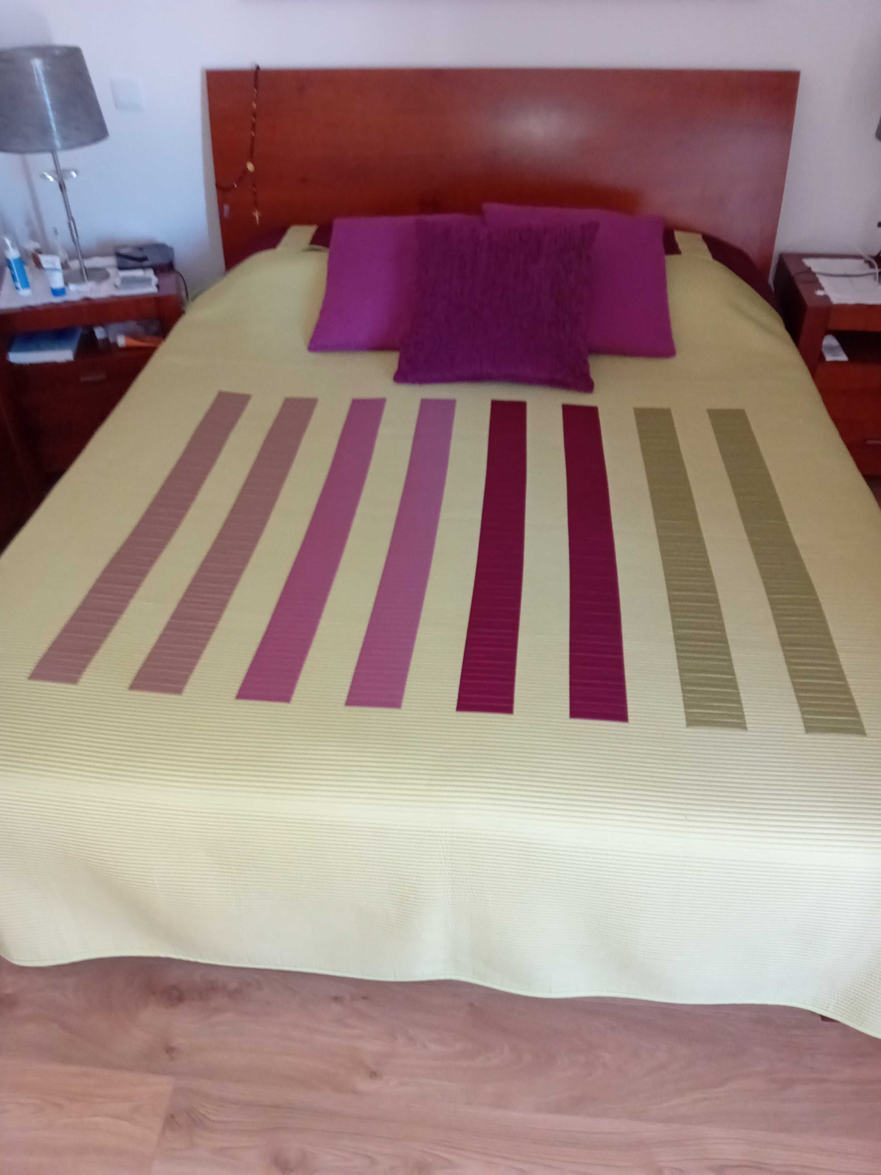 Cama em cerejeira