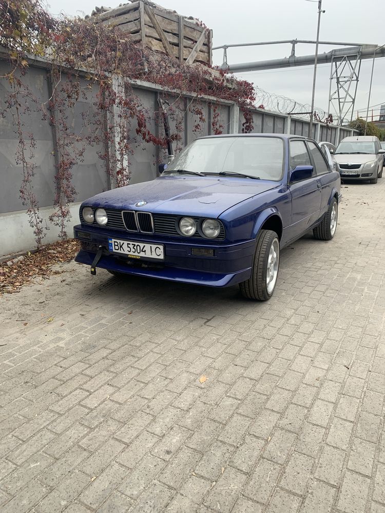 BMW e 30 1985р 2,8 бензин