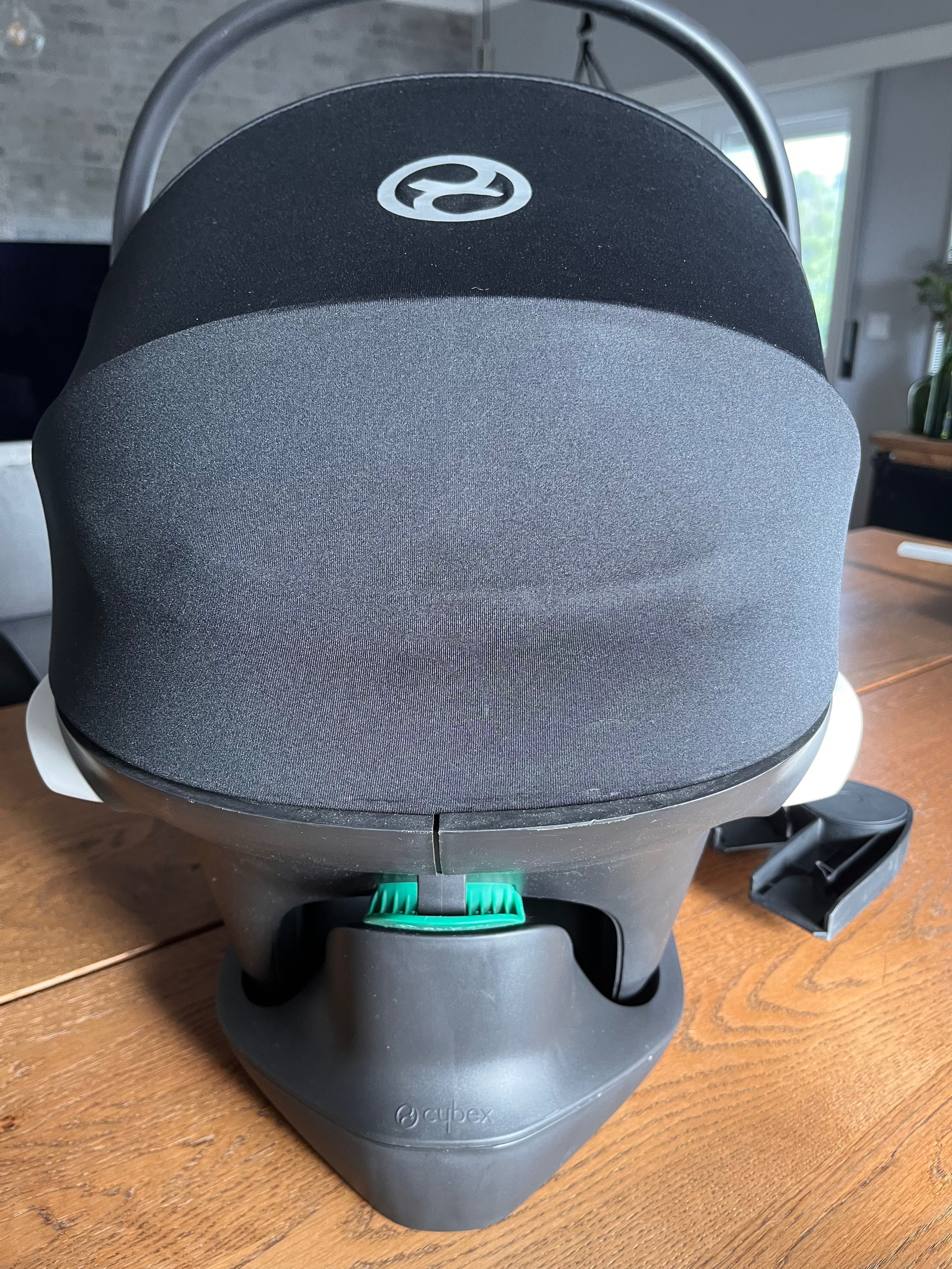 Cadeira auto Cybex Aton B2 i-Size + adapters + proteção para chuva