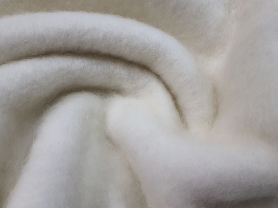 Tkanina grubsza z włosem szer.150 cm.