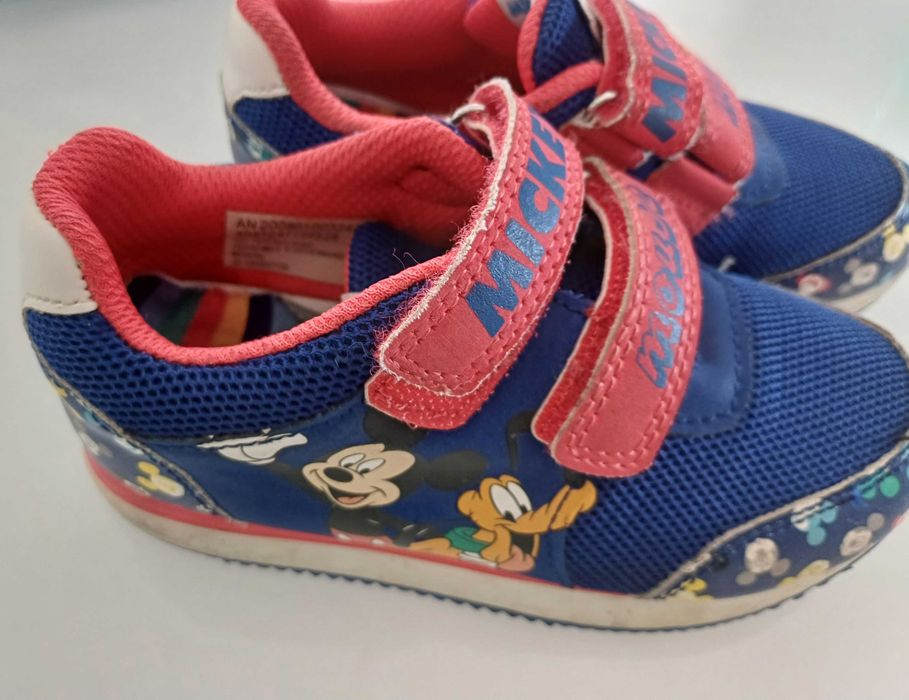 Sapatilhas Mickey tamanho 26 em bom estado