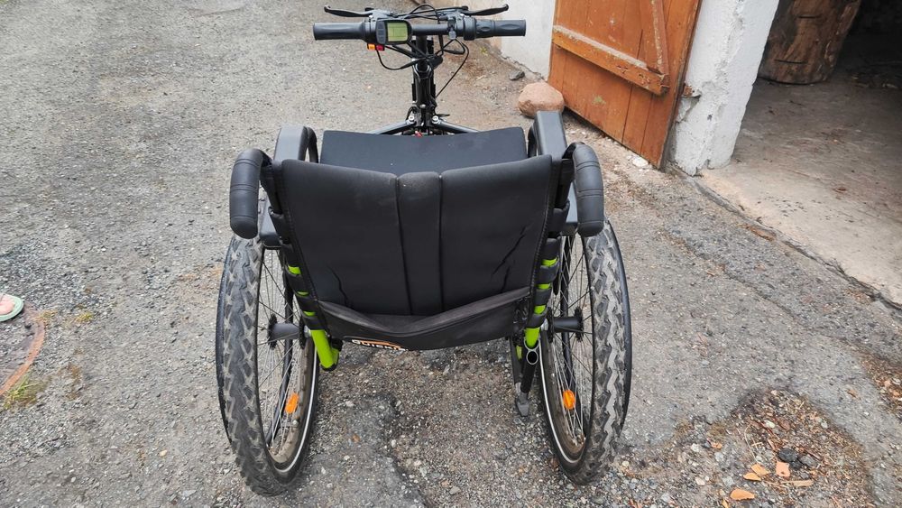 Wózek inwalidzki z przystawką
