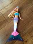 Lalka Barbie syrena świecąca