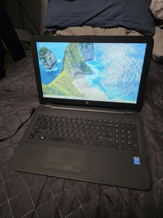 Laptop komputer HP 250 G4 i3-5005u / 8GB / 256 SSD AMD Radeon R5