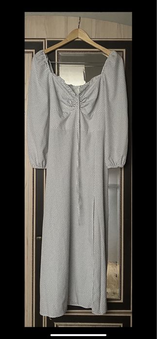 Плаття в маленький горошок