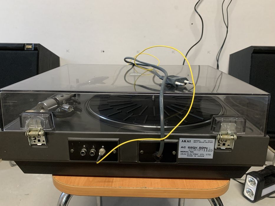Програвач вінілових платівок Akai AP-001C