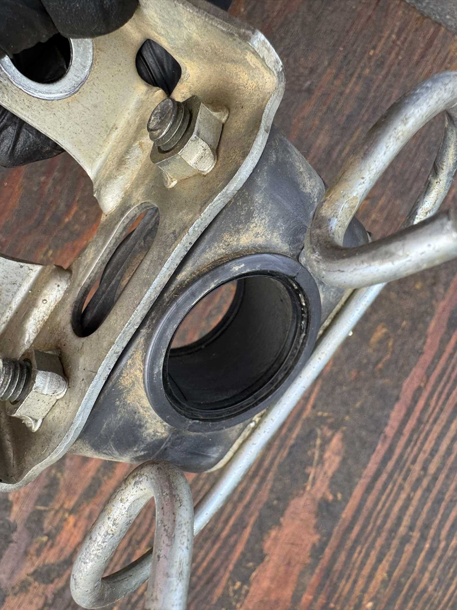 uchwyt mocowanie panewka kolumny guma yamaha yfm 550 / 700 grizzly