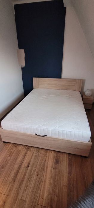 Rama łóżka ze stelażem i pojemnikiem