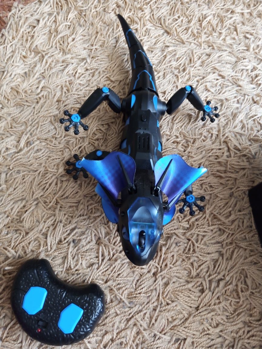 Інтерактивна ящірка Lizardbot