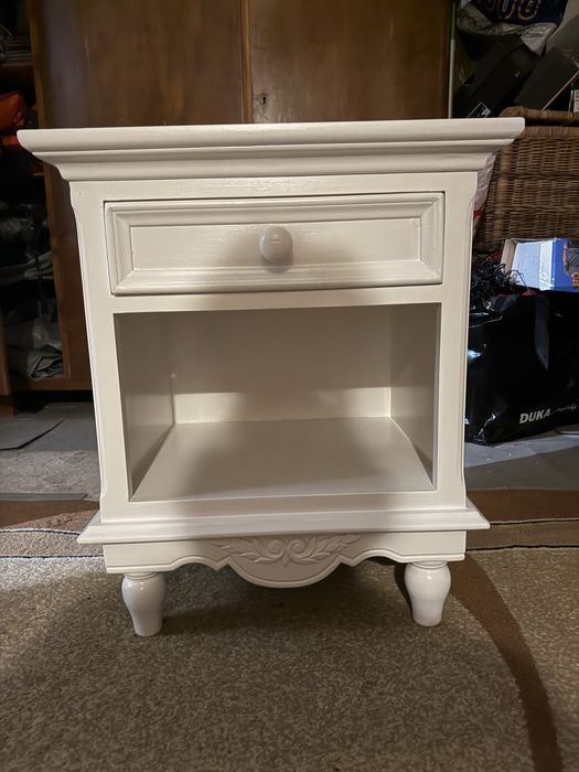 Szafka nocna biala piekna