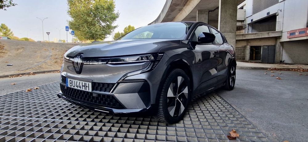 VENDE RENAULT MEGANE E-TECH 100% SEMI-NOVO