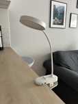 Lampa z klipsem do mocowania na biurku