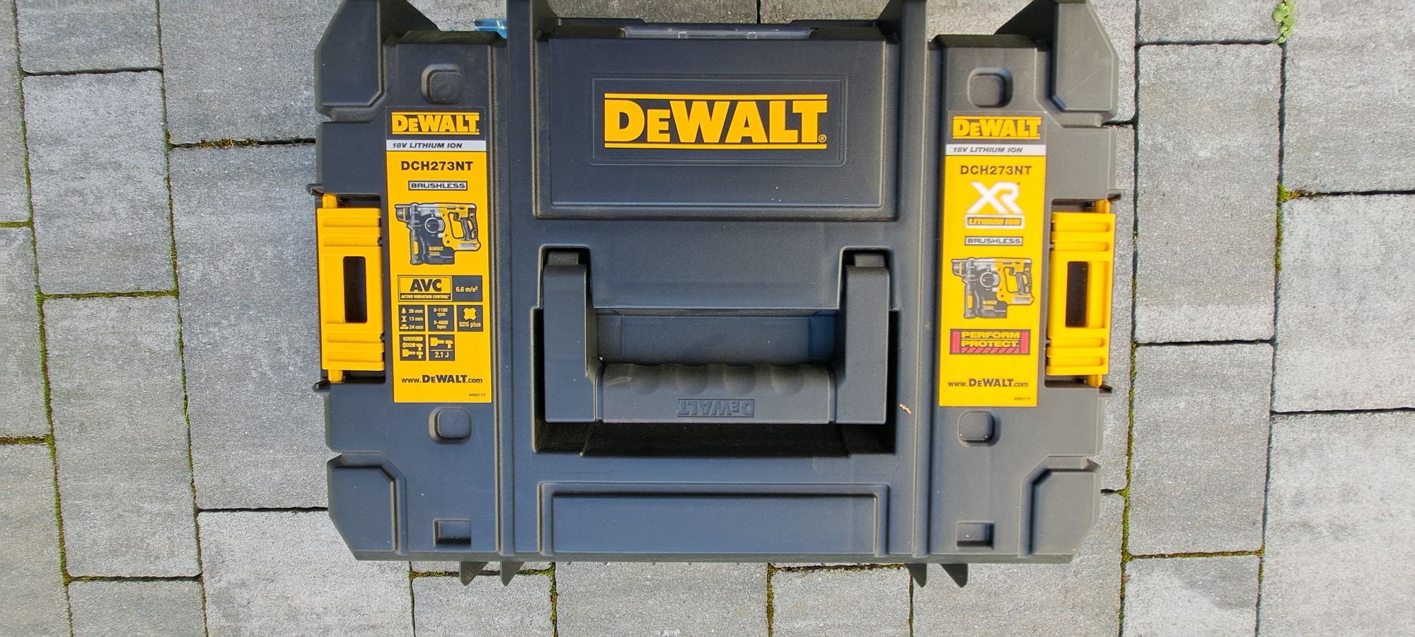 Mlotowiertarka dewalt DCH273