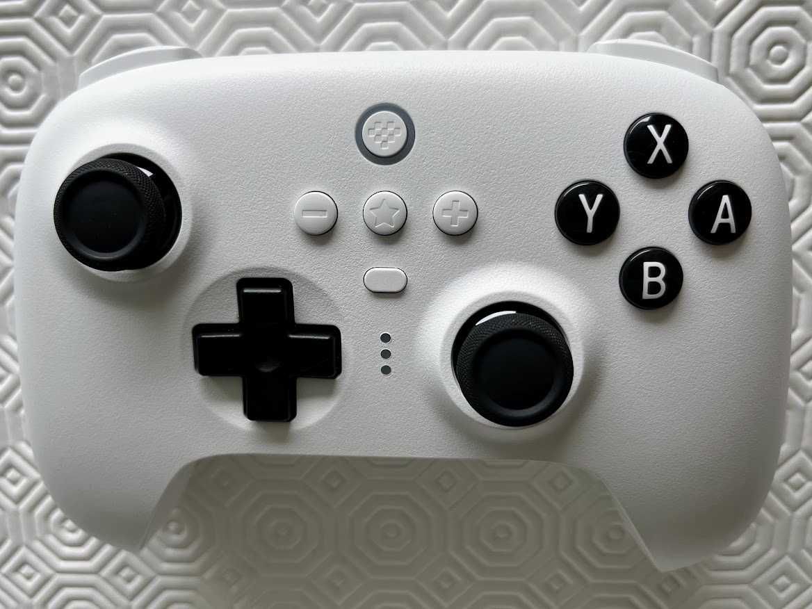 Comando 8BitDo Ultimate Bluetooth & 2.4g com Dock - Branco