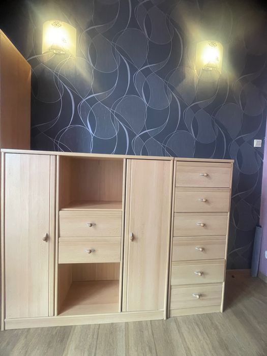 Zestaw mebli w kolorze sosna ( 2 komody, regał )