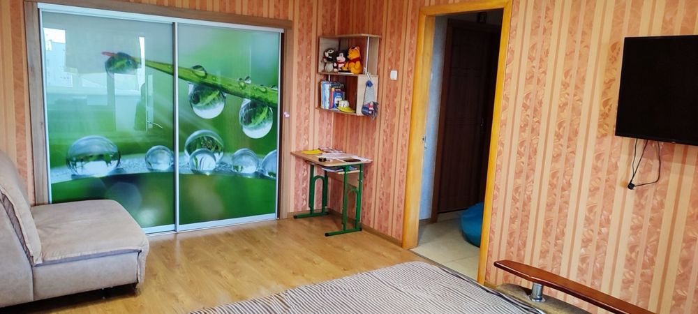 Продаётся 2 ком. кв . ул. Автозаводская на Песках!