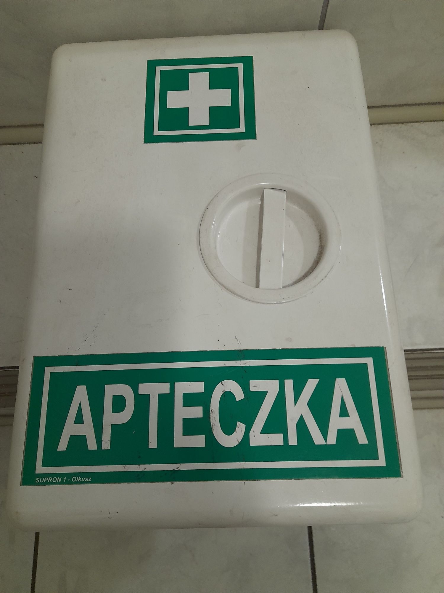 Apteczka scienna okazja