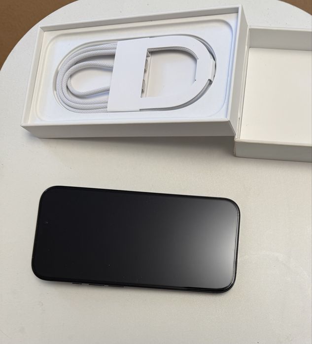 IPhone 16 Pro 128  майже новий e-sim black titanium з гарантією