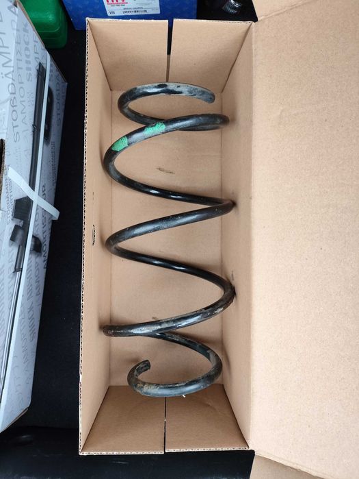 Пружина амортизатору передня Renault Laguna 2