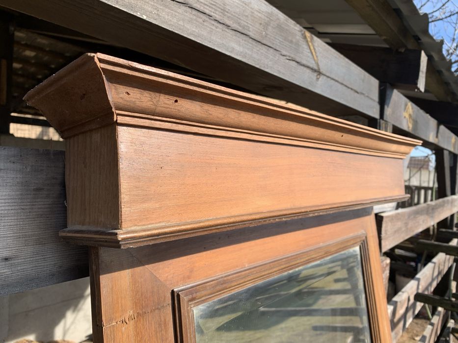 Stylowe lustro z górką