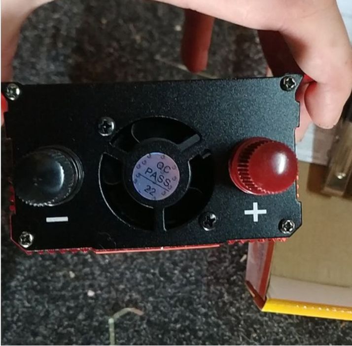 Преобразователь тока автомобильный ERYUAN 2000W 12V инвертор преобразо