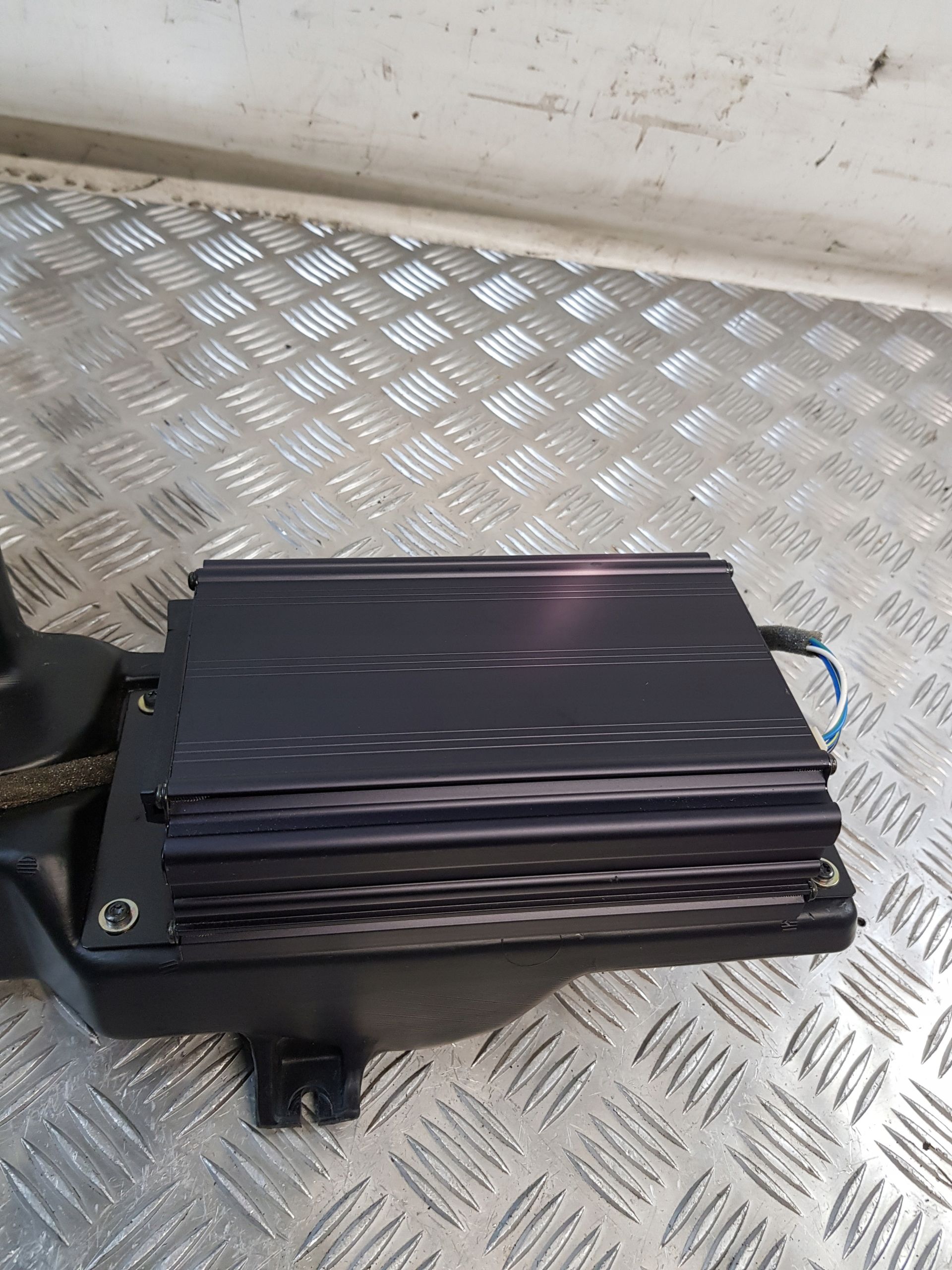 Subwoofer Bose głośniki Wzmacniacz Audi A6 C5 Sedan