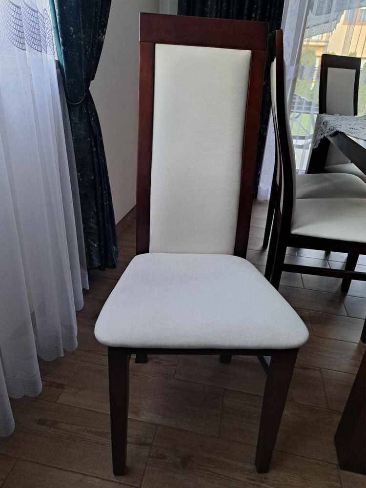 Krzesla drewniane - tapicerowane