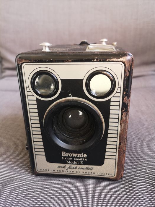 Stary aparat fotograficzny Kodak Brownie SIX-20 model E