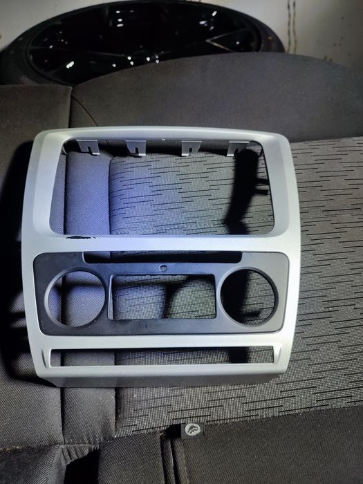 Магнитола Columbus с навигацией и блютуз.