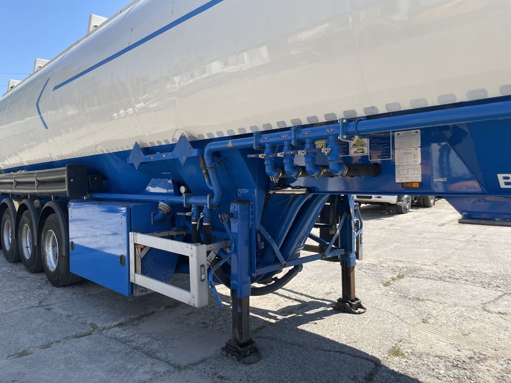Цистерна SILO Feldbinder 334ST Silo 2013р.