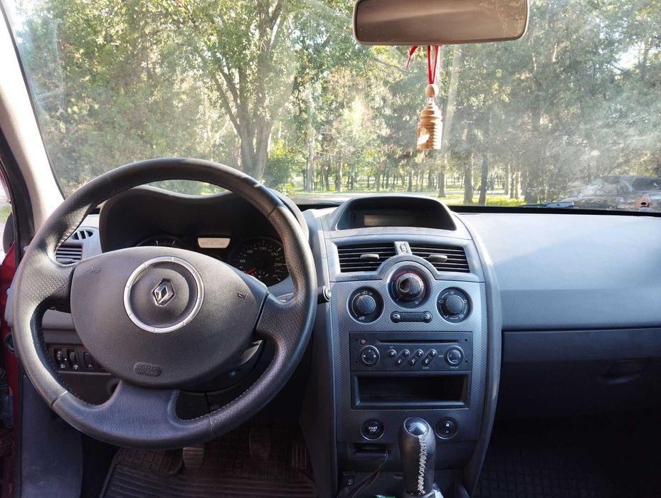 Renault Megan 2 Candy red