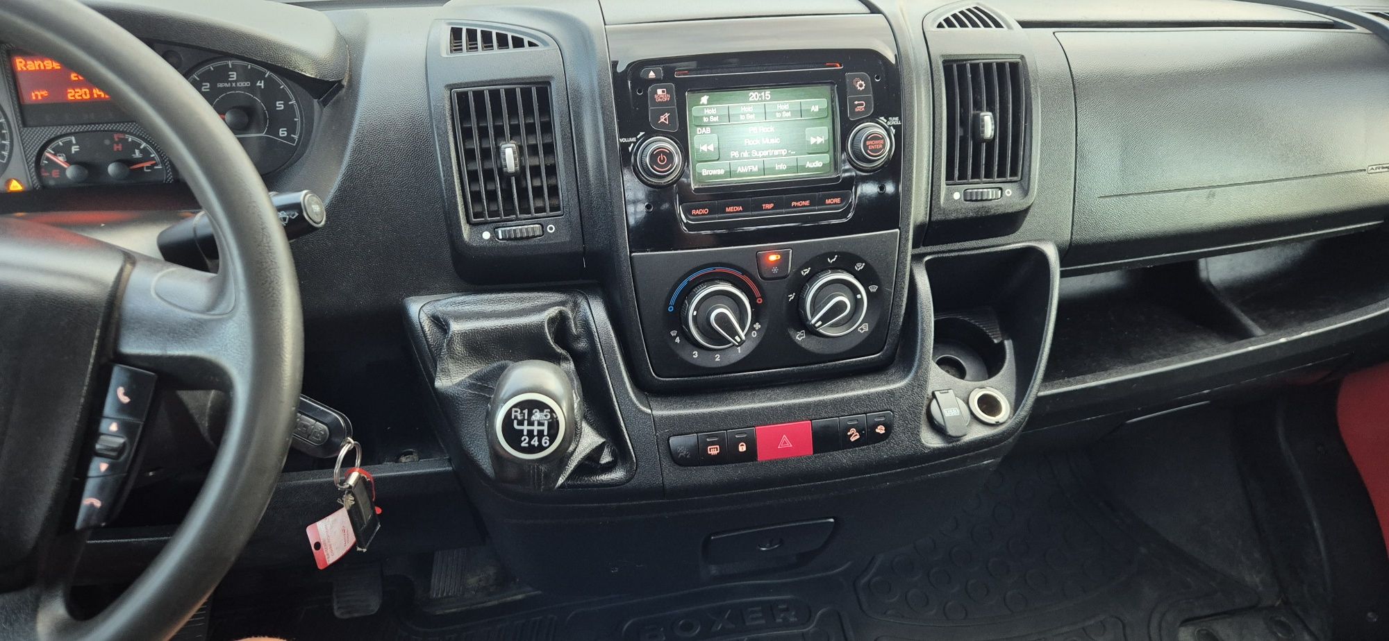 Peugeot Boxer skrzenia 3.3m, ład.1.5t.,hak2, 5t,roz.4.03m. Zarejestrow