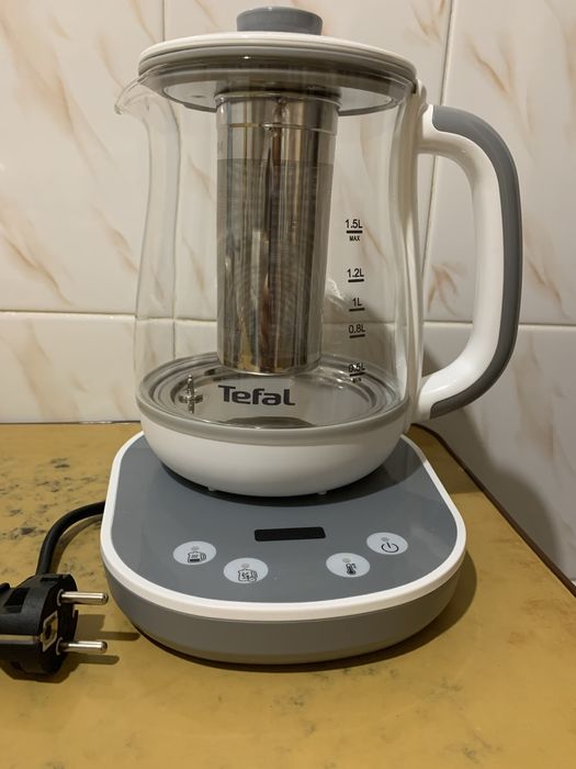 Електричний чайник Tefal BJ551b10