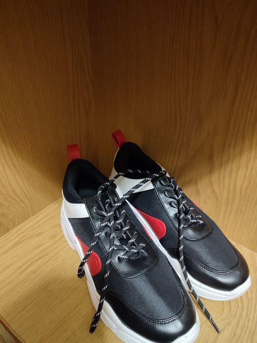 Кросівки нові жіночі.