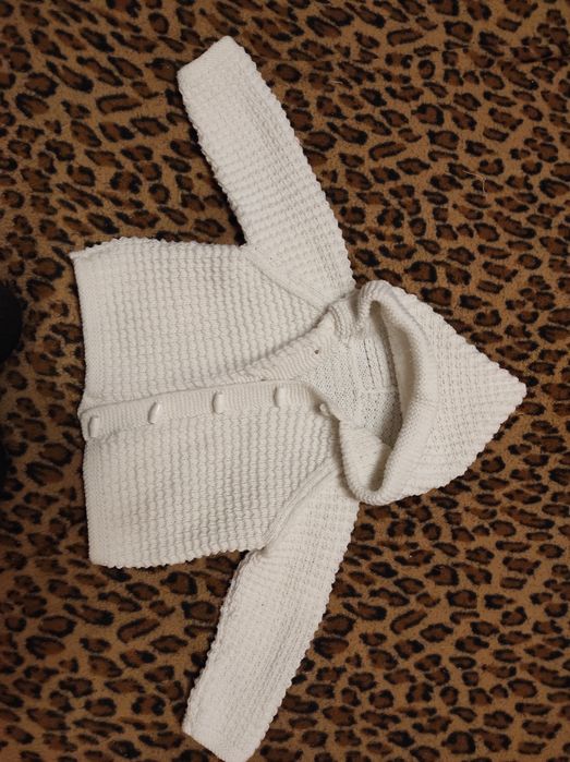 Вязанная кофточка