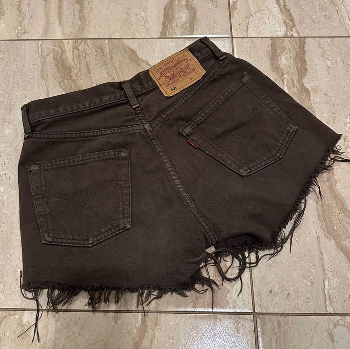 Жіночі темно-коричневі оригінальні шорти від Levi’s 501