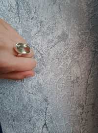 Pierścionek srebrny z zielonym ametystem prazjolitem