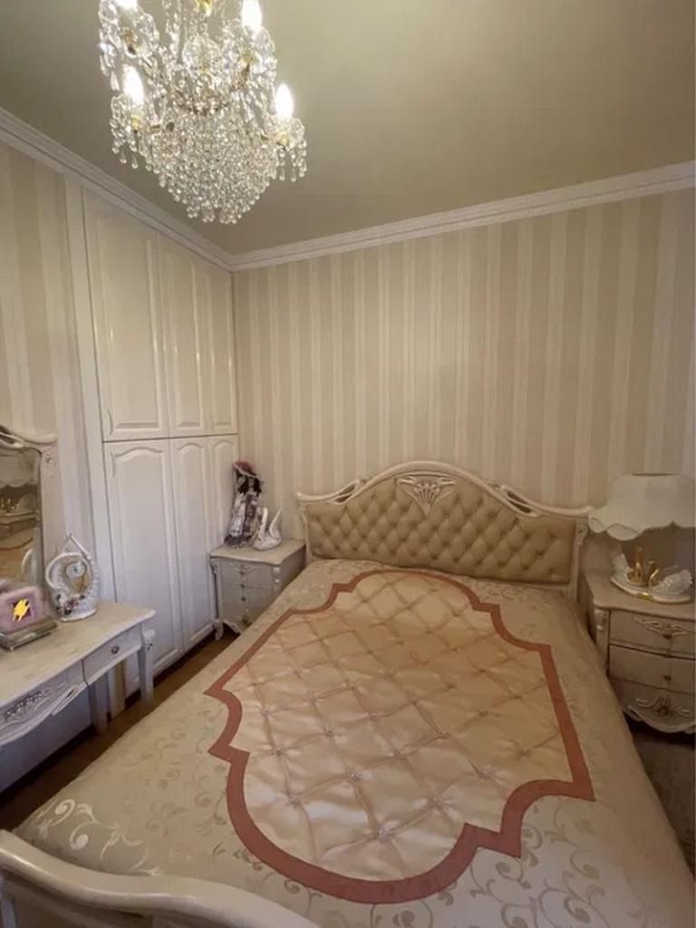 Продам 5-комн квартиру в районе Титова ул.