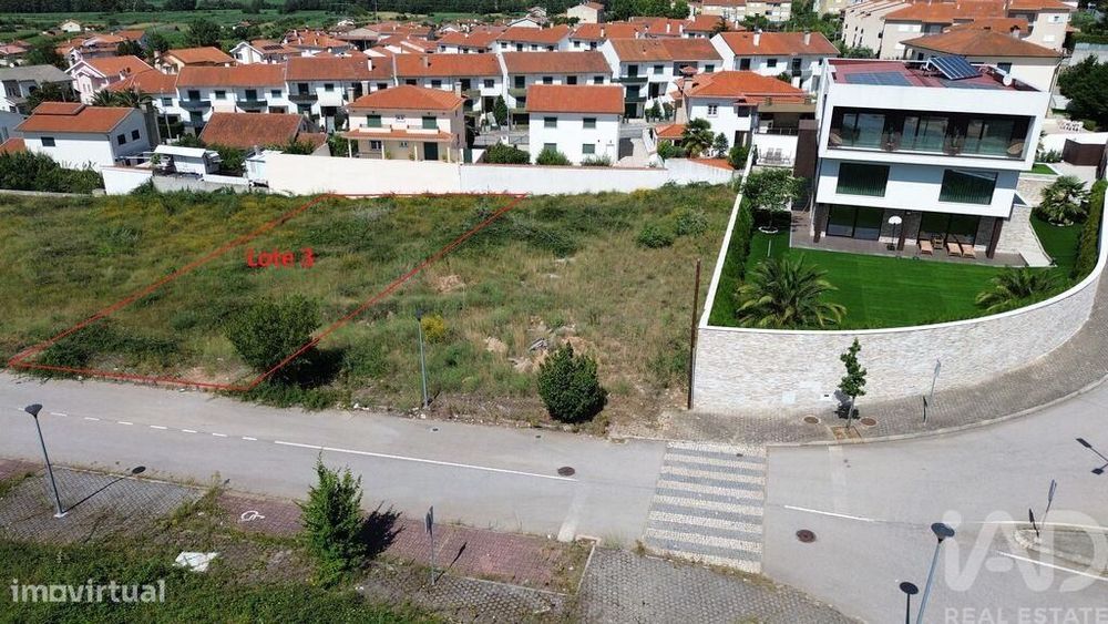Terreno em Vilar de Nantes de 705,00 m2