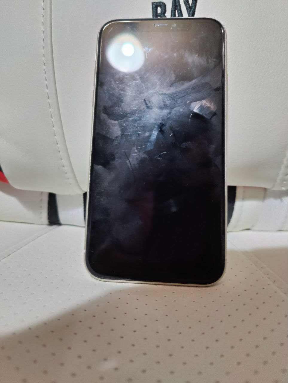 Iphone 11 w bardzo dobrym stanie