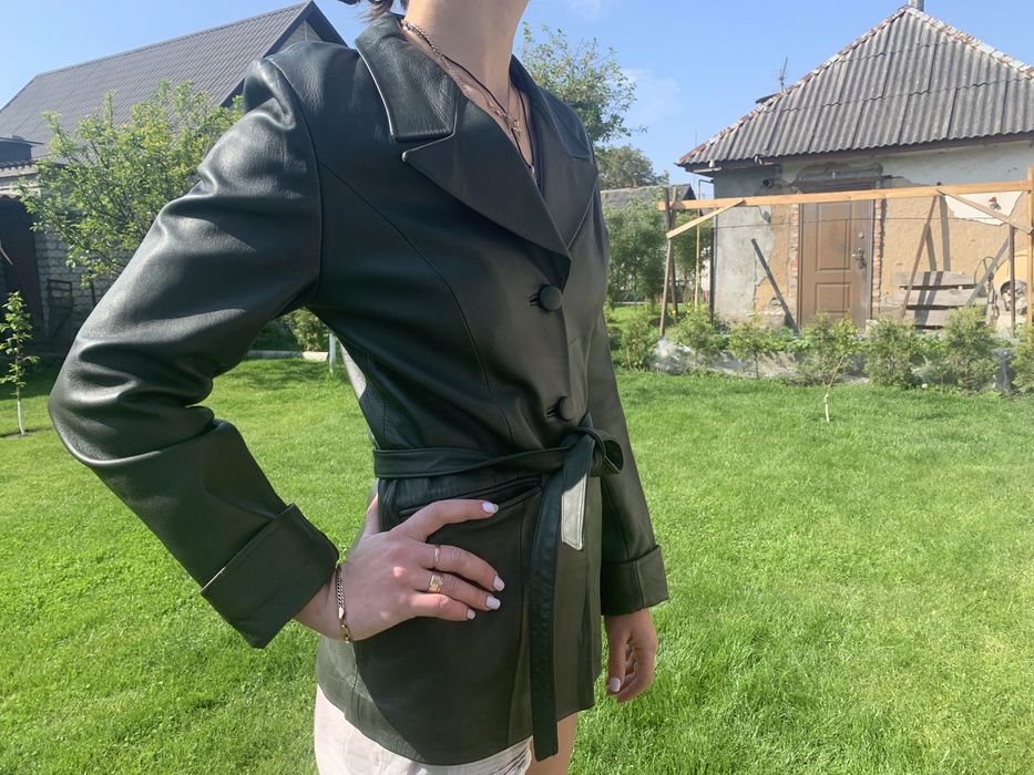 Женский кожаный пиджак