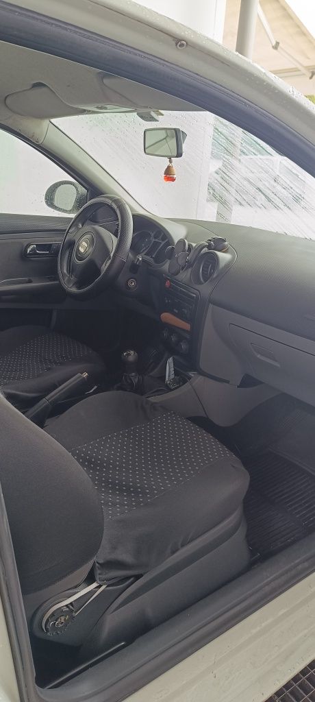 SEAT Ibiza 6l de 2006 comercial