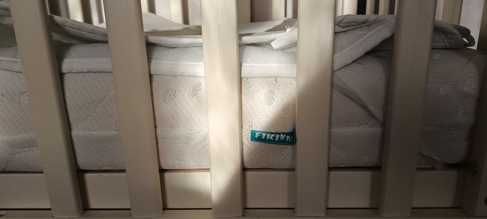 Łóżko dziecięce z opcją bujania, materac gratis